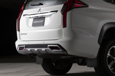 НАКЛАДКА ПІД ЗАДНІЙ БАМПЕР